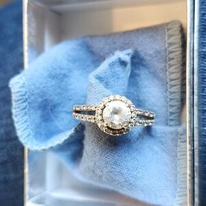 Elegant Sterling Silver Ring with Clear Gemstone